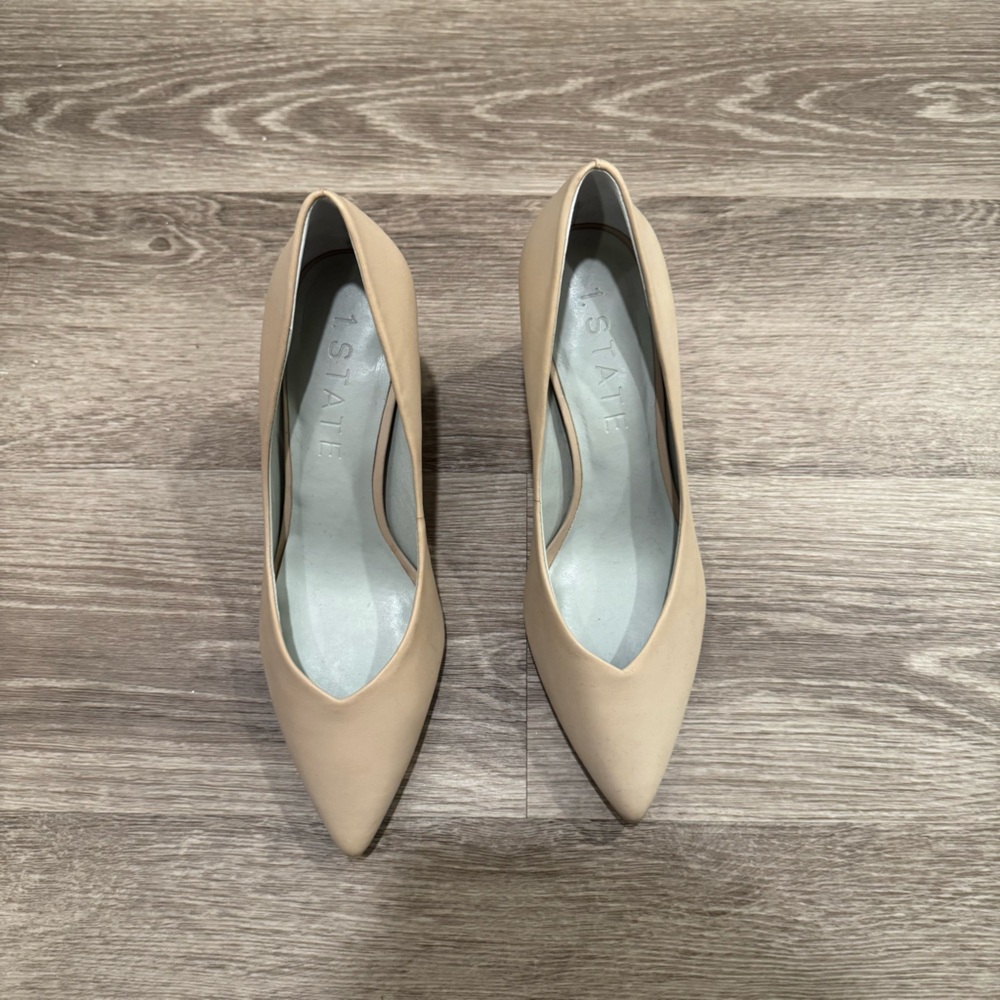 1.State Saffy Block Heel Pump